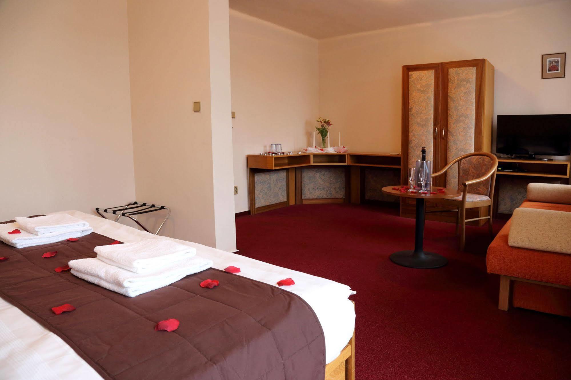 Resort Hotel Zvikov Zvíkovské Podhradí Extérieur photo